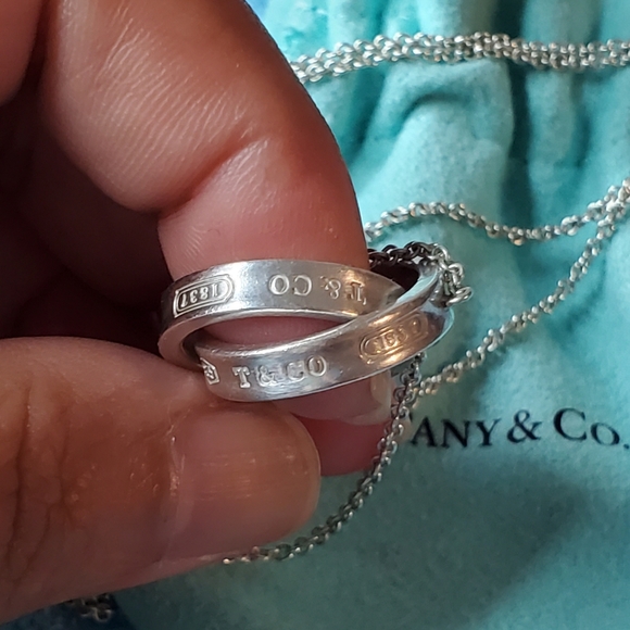 SOLD Interlocking Circles Necklace - Picture 3 of 11